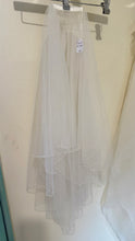 Load image into Gallery viewer, SZEK-H 2-Tier, White Veil with Beaded Trim