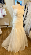 Load image into Gallery viewer, LUND100-M Ivory Fit &amp; Flare Gown. Size 12