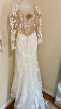 Load image into Gallery viewer, MARIE-A Ivory Appliqué, Long-Sleeve Fit &amp; Flare. Size 00-2