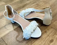 Load image into Gallery viewer, MYER300-B White Floral, Block Heel. Size 7/7.5