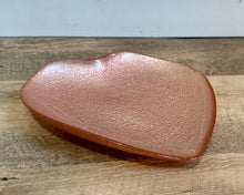 Load image into Gallery viewer, REES100-CM Heart-Shaped Rose Gold Glass Plate