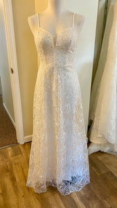 ELLA100-BG Ivory Lace, Spaghetti Strap Gown. Size 4/6