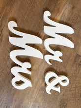 Load image into Gallery viewer, JUBAS-V White “Mr &amp; Mrs” Letters