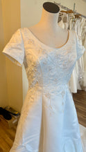 Load image into Gallery viewer, WYLA100-A Cap Sleeve, Ivory Vine Gown. Size 6/8