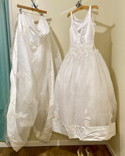 Load image into Gallery viewer, LYNN100-E White Satin Ball Gown With Detachable Train. Size 8