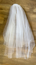 Load image into Gallery viewer, SZEK-H 2-Tier, White Veil with Beaded Trim