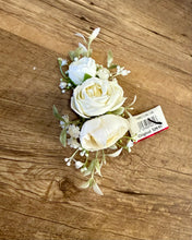 Load image into Gallery viewer, PIGZA-E NWT Floral Hair Comb