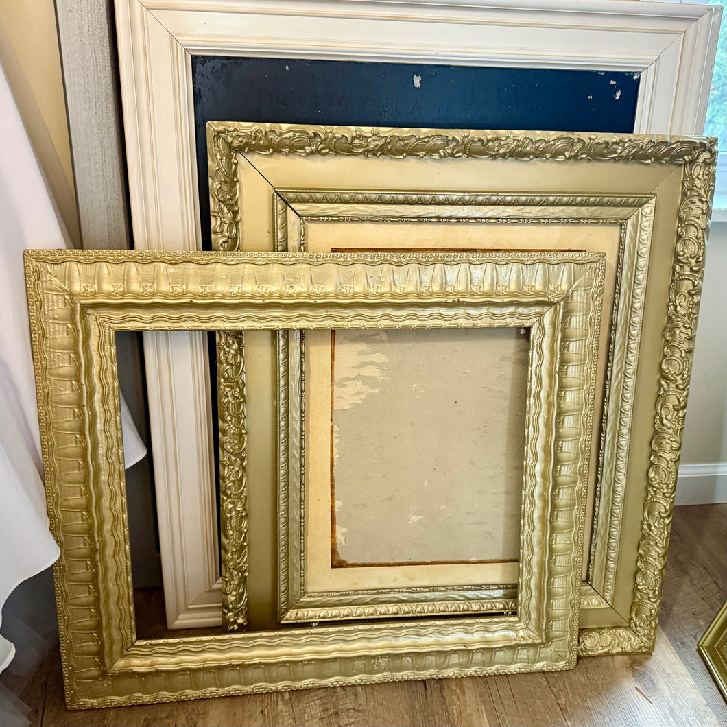 REES100-CC Wooden, Gold Frame