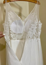 Load image into Gallery viewer, LANE100-A NWT White Tulle Gown. Size 20W