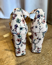 Load image into Gallery viewer, ROME100-R Blush Floral Print Heels. Size 7.5