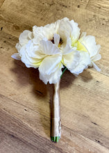 Load image into Gallery viewer, CUNN100-K Ivory Toss Bouquet