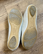 Load image into Gallery viewer, BATE-B White Rhinestone Flats. Size 6.5