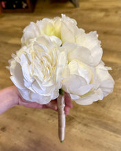 Load image into Gallery viewer, CUNN100-K Ivory Toss Bouquet