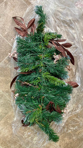 BEEN100-G Large Broom Swag- Pine/Christmas