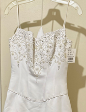 Load image into Gallery viewer, RHOA200-A NWT White, Spaghetti Strap Gown. Size 6