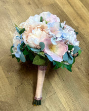 Load image into Gallery viewer, REES100-AH Pastel Pink &amp; Blue Bouquet