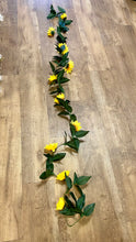 Load image into Gallery viewer, CARP100-Q Sunflower Garland