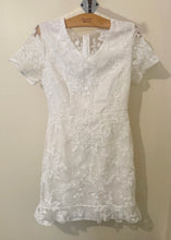 Load image into Gallery viewer, GOWN100-AC White Lace, Short Dress. Size S