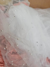 Load image into Gallery viewer, YINGLING-C White, Pearl Table Runner