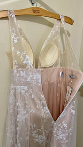 MORR100- NWT Cream Undertone, Tulle Appliqués. Size 2/4
