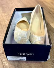 Load image into Gallery viewer, CHAR100-AU Ivory Lace &amp; Nude Heel. Size 7.5