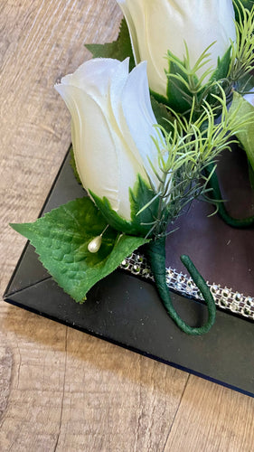 LYNC100-G Assorted Rose Boutonnières