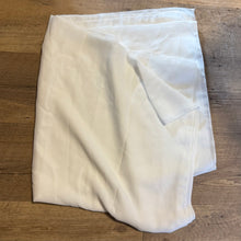 Load image into Gallery viewer, BENN100-K White Draping Material/Chiffon Runner