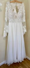 Load image into Gallery viewer, SMIT100-A Ivory Lace, Bell Sleeve Gown. Size 18 NWT