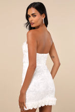 Load image into Gallery viewer, MARDULA-E Strapless, White Sequin Mini Dress. Size XS