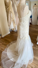 Load image into Gallery viewer, BATE-A Ivory Tulle, Fit &amp; Flare Gown. Size 6