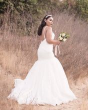 Load image into Gallery viewer, LUND100-M Ivory Fit &amp; Flare Gown. Size 12