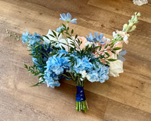 Load image into Gallery viewer, REES100-AG Pastel Pink &amp; Blue Bouquet Set of 4