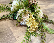 Load image into Gallery viewer, SZEK-C Floral Spray Arrangement