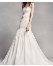 Load image into Gallery viewer, LUND100-M Ivory Fit &amp; Flare Gown. Size 12