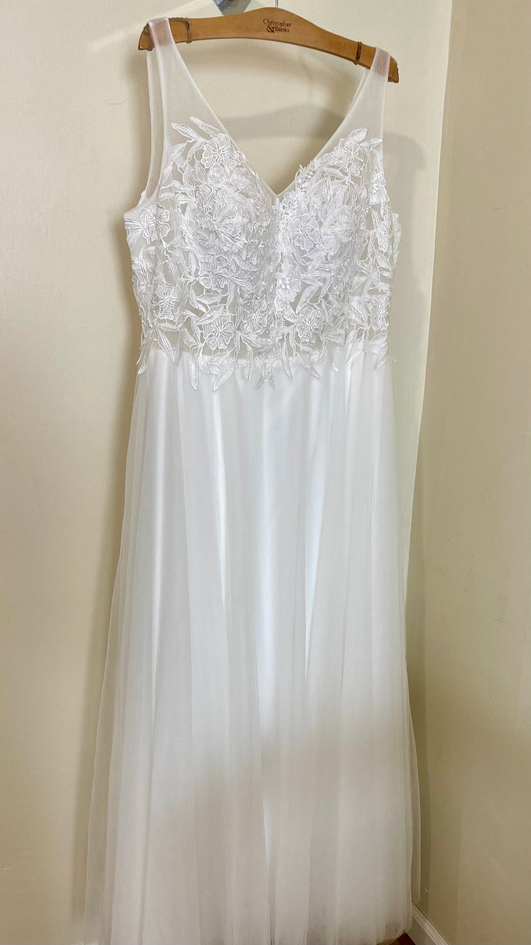 LANE100-A NWT White Tulle Gown. Size 20W