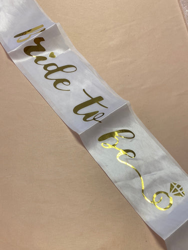 BOOK100-I Gold “Bride to be” Sash