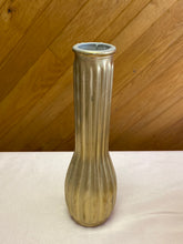 Load image into Gallery viewer, SMIT900-D 6 Gold Vases