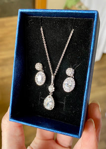 AGAG100-O Rhinestone Earrings & Necklace Set