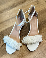 Load image into Gallery viewer, MYER300-B White Floral, Block Heel. Size 7/7.5