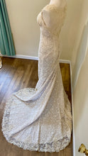 Load image into Gallery viewer, LYNN100-I Crème/Sand Lace Gown. Size 4