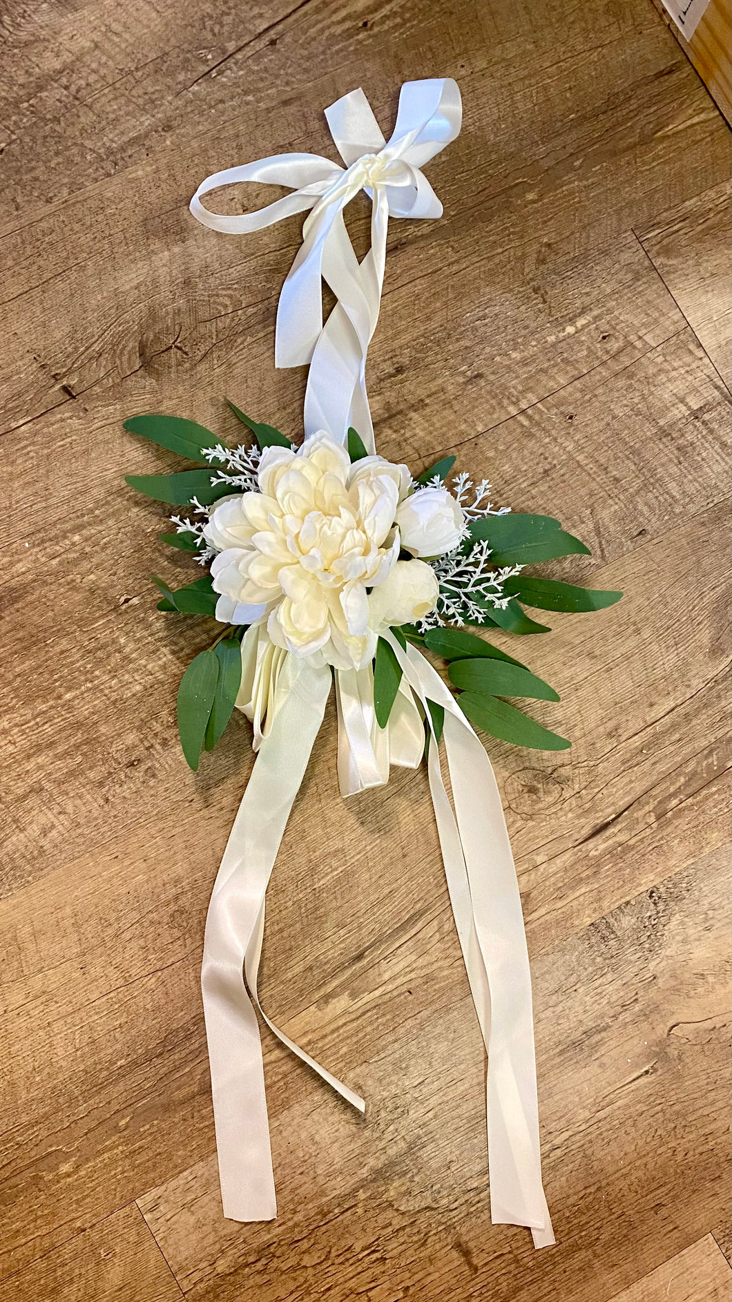 BURT100-E Ivory Floral Pew/Chair Bows