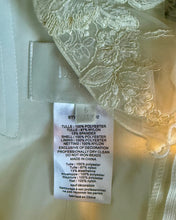 Load image into Gallery viewer, BATE-A Ivory Tulle, Fit &amp; Flare Gown. Size 6