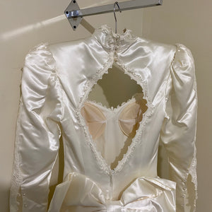 BELS100-A 1990 Ivory Satin, Long-Sleeve Gown. Size 4/6