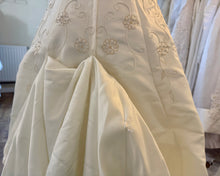 Load image into Gallery viewer, WYLA100-A Cap Sleeve, Ivory Vine Gown. Size 6/8