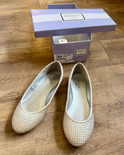Load image into Gallery viewer, BATE-B White Rhinestone Flats. Size 6.5