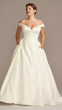 Load image into Gallery viewer, LEGO200-I NWT Off-the-Shoulder Ivory Satin Gown. Size 20W