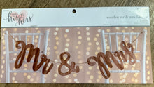 Load image into Gallery viewer, SMEG100-R Wood “Mr &amp; Mrs” String Banner