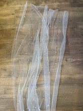 Load image into Gallery viewer, YINGLING-C White, Pearl Table Runner