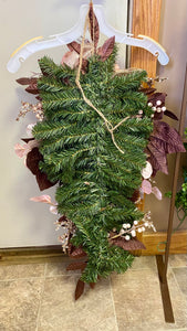 BEEN100-G Large Broom Swag- Pine/Christmas