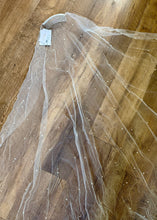 Load image into Gallery viewer, PIGZA-D NWT Pearl, Fingertip Length Veil